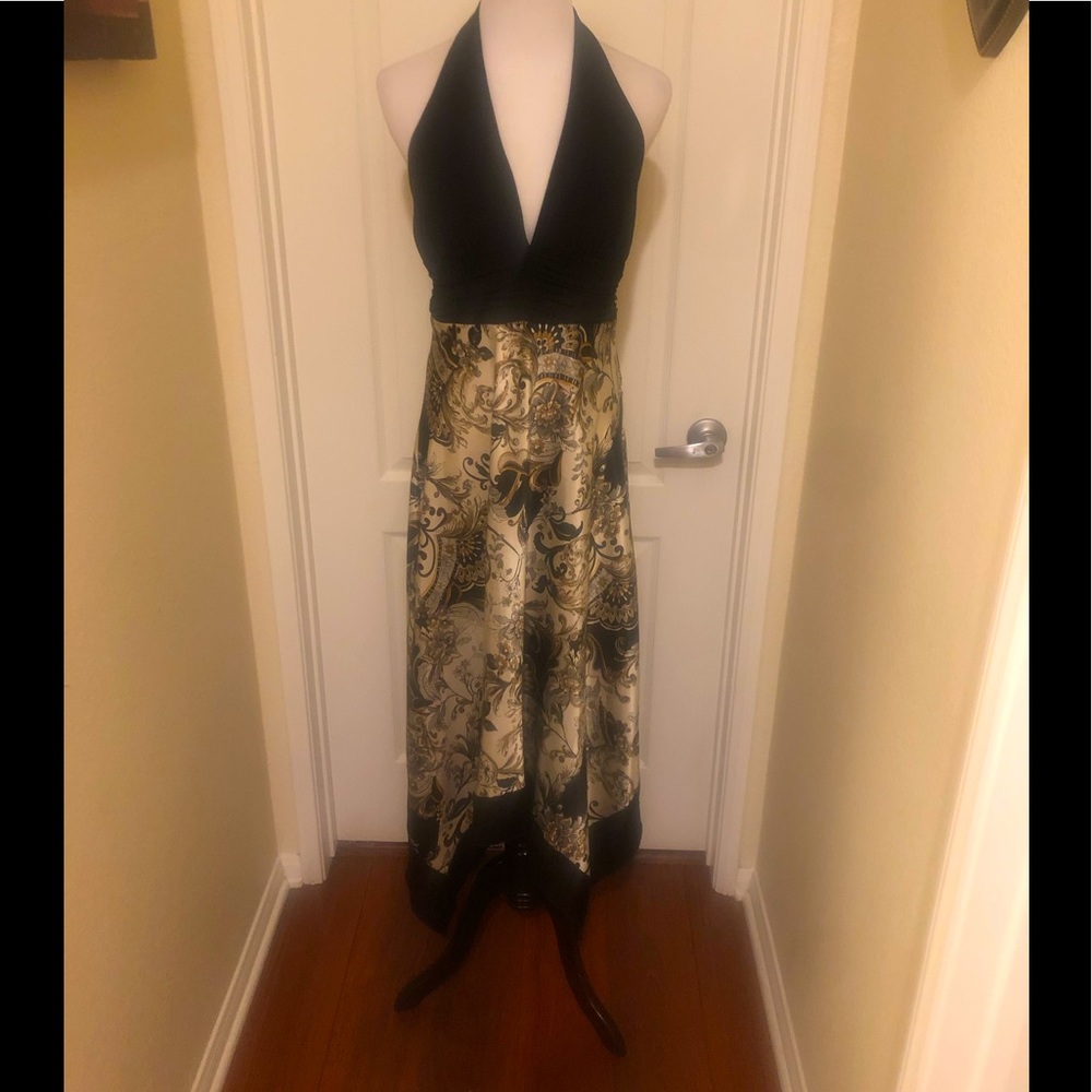 Gorgeous Royal paisley halter dress by Speechless